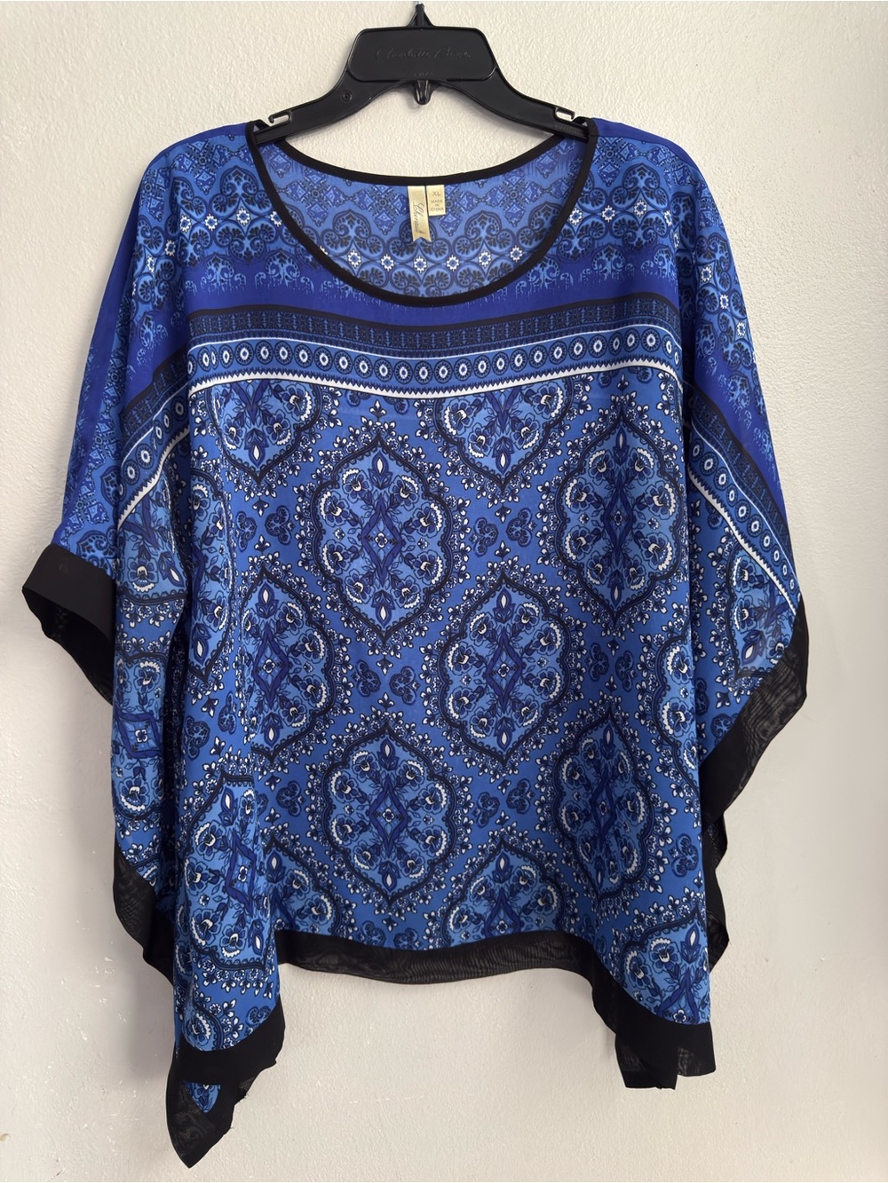 Chenault Blue Paisley Print Flowing Top – Black Trim – Women’s XL